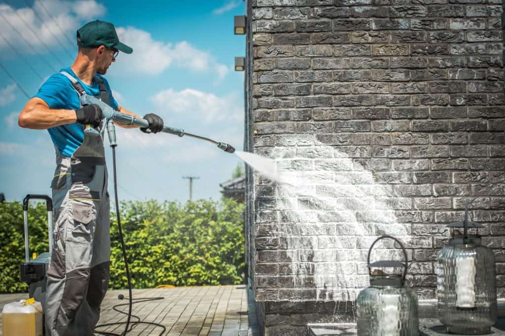 Brick cleaning worker